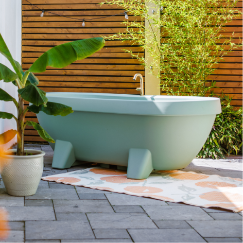 Gardentub in een zonnige tuin