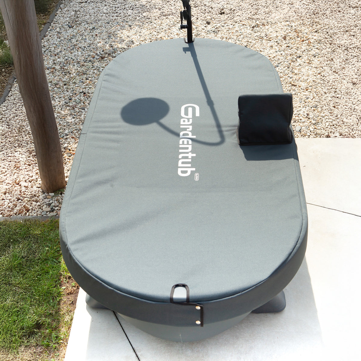 Gardentub met antraciete cover met uitsparing voor de douche