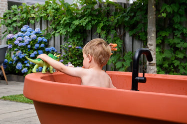 badkuip buiten kinderen bad tuin water bad